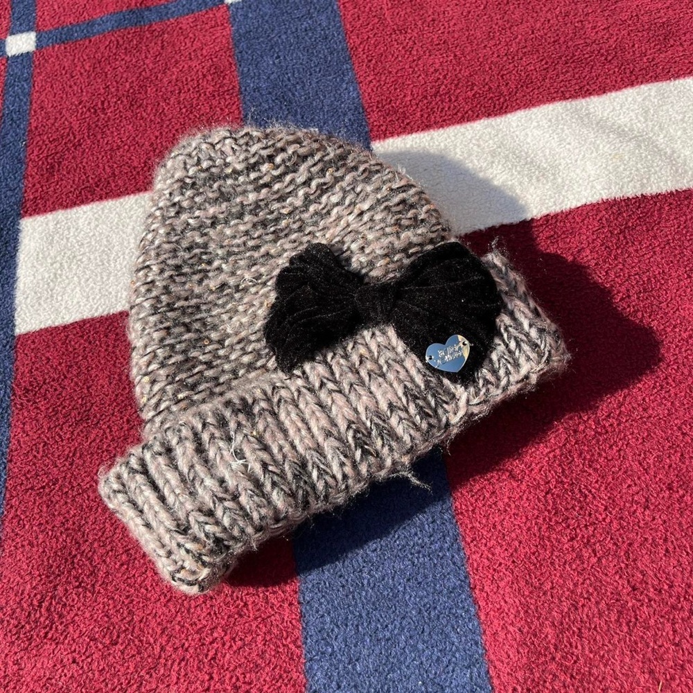 Betsey Johnson knit knitted black velvet bow beanie hat with a silver heart